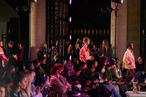 defile-isabel-marant-printemps-ete-2022-paris-look-58.thumb.jpg.cc7fbe66be7860d276dc722d69cf958a.jpg
