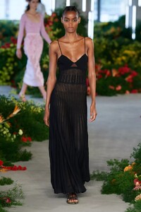 defile-jason-wu-printemps-ete-2022-new-york-look-15.thumb.jpg.1451ce30040b70ff1e44c46df42b02ba.jpg