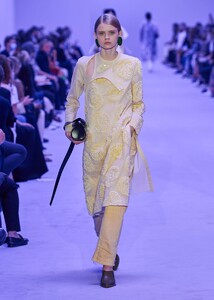 defile-jil-sander-printemps-ete-2022-milan-look-42.thumb.jpg.bc6752c8d66bda70da7851c1dea540c9.jpg