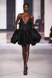 defile-lanvin-printemps-ete-2022-paris-look-48.thumb.jpg.19c2f0848116acec7cc53a452f1f91a7.jpg