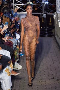 defile-laquan-smith-printemps-ete-2022-new-york-look-4.thumb.jpg.014fc2851c9a2cd2f56b3f70cbb020bd.jpg