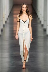 defile-ludovic-de-saint-sernin-printemps-ete-2022-paris-look-7.thumb.jpg.bcf1b7cc62001296f8ba0b5219282ec6.jpg