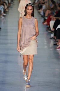 defile-max-mara-printemps-ete-2022-milan-look-3.thumb.jpg.db095b3d382a4c34b414d26881a403ac.jpg