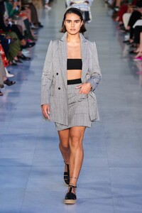 defile-max-mara-printemps-ete-2022-milan-look-31.thumb.jpg.9500c75dbddfd88f263a3e82e93ae6b3.jpg