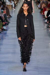 defile-max-mara-printemps-ete-2022-milan-look-38.thumb.jpg.8135a816445ef322b0c6fc8ef4d9d39b.jpg