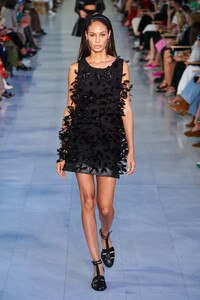 defile-max-mara-printemps-ete-2022-milan-look-44.thumb.jpg.3902d640b74ae9c02849128bbd2dc382.jpg