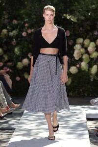 defile-michael-kors-printemps-ete-2022-new-york-look-19.thumb.jpg.4ceb6a540ff84a9d12b9742ee0e1d376.jpg