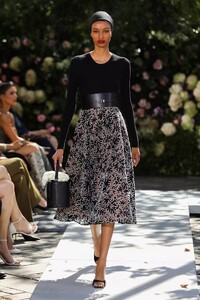 defile-michael-kors-printemps-ete-2022-new-york-look-48.thumb.jpg.c3d2ff013e71614ecf4747c4e5830bbd.jpg