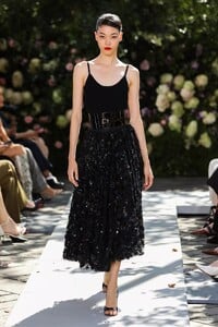 defile-michael-kors-printemps-ete-2022-new-york-look-57.thumb.jpg.c5f67d53834875ecefd9088f5a8e1c2d.jpg