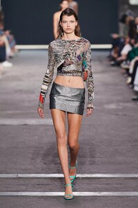 defile-missoni-printemps-ete-2022-milan-look-20.thumb.jpg.49b8e25c83298aa1634b8e9a5f2c709e.jpg