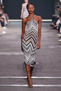 defile-missoni-printemps-ete-2022-milan-look-34.thumb.jpg.51fc4cc49d8602762a331bc949dbac3e.jpg