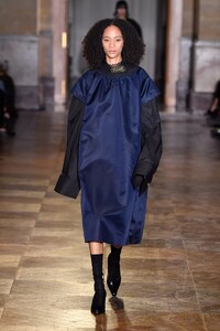 defile-raf-simons-printemps-ete-2022-paris-look-48.thumb.jpg.7174cddf0c3516f19ee646e900c8c686.jpg