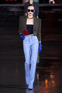 defile-saint-laurent-printemps-ete-2022-paris-look-38.thumb.jpg.547b4d4b57b3ec1db4d9c29253f0be68.jpg