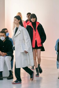 defile-shang-xia-printemps-ete-2022-paris-look-38.thumb.jpg.e6d7fa5e0baf412c95a089af1baca1eb.jpg