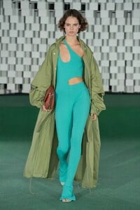 defile-stella-mccartney-printemps-ete-2022-paris-look-9.thumb.jpg.6175b586b6ea9061d435a6adbb25a4ae.jpg