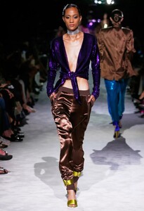 defile-tom-ford-printemps-ete-2022-new-york-look-3.thumb.jpg.ae38437b6d5fc6cba43f6aa56dd1a0ff.jpg