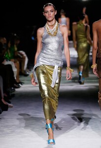 defile-tom-ford-printemps-ete-2022-new-york-look-37.thumb.jpg.09a1e1d847e69832f2580978fbd9c3fd.jpg