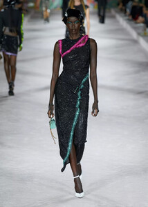 defile-versace-printemps-ete-2022-milan-look-73.thumb.jpg.6c7d44218a139f8f8dd8914e0ed6d7f3.jpg