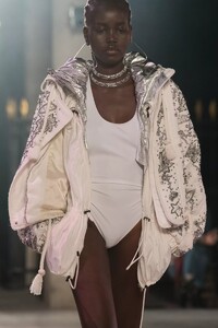 detail-defile-isabel-marant-printemps-ete-2022-paris-detail-121.thumb.jpg.5f8d45dc92993763cd15e7b2f0aa00bd.jpg