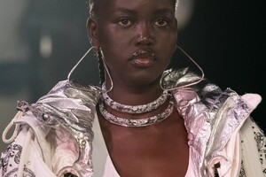 detail-defile-isabel-marant-printemps-ete-2022-paris-detail-122.thumb.jpg.5d62450d812b150c0c717e59fa17aff6.jpg