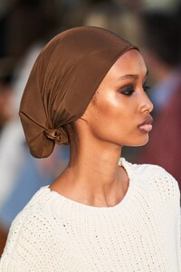 detail-defile-max-mara-printemps-ete-2022-milan-detail-32.thumb.jpg.6c101a135ce1d1cfa5733291fda0648d.jpg
