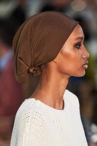 detail-defile-max-mara-printemps-ete-2022-milan-detail-33.thumb.jpg.9c747003aad9f9286d4475f4f2a5b9a9.jpg