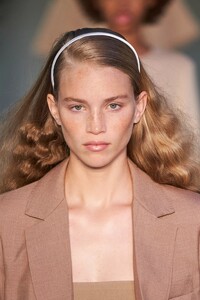 detail-defile-max-mara-printemps-ete-2022-milan-detail-35.thumb.jpg.34c0eac387a7379816250822481d2a70.jpg