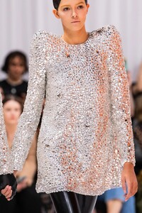 detail-defile-richard-quinn-printemps-ete-2022-londres-detail-140.thumb.jpg.829da0a55b67111f3a6535c6a88e9768.jpg
