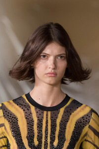 detail-defile-roberto-cavalli-printemps-ete-2022-milan-detail-104.thumb.jpg.d6d1c45ad60228aea0b622cafc5cc45c.jpg