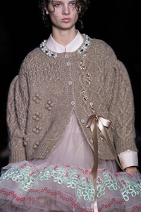 detail-defile-simone-rocha-printemps-ete-2022-londres-detail-151.thumb.jpg.50ab7f5f16c2464e1f62b95bd786df22.jpg