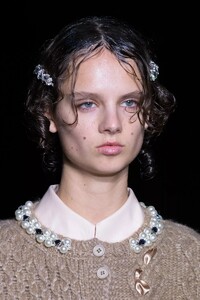 detail-defile-simone-rocha-printemps-ete-2022-londres-detail-153.thumb.jpg.22ea548cec2361ba35c2cf33c77d33c3.jpg