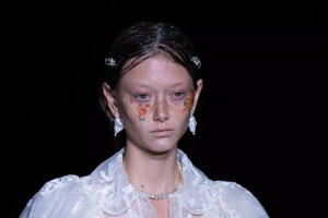detail-defile-simone-rocha-printemps-ete-2022-londres-detail-174.thumb.jpg.b3f0f5d57746d9f0124f786c00b4727e.jpg
