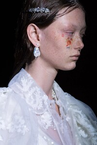 detail-defile-simone-rocha-printemps-ete-2022-londres-detail-176.thumb.jpg.5fc3f55bb42653b90e1c7bca6ac09eb5.jpg