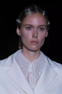 detail-defile-simone-rocha-printemps-ete-2022-londres-detail-186.thumb.jpg.b7dfd3980395d6c4f0ee87977fba7994.jpg