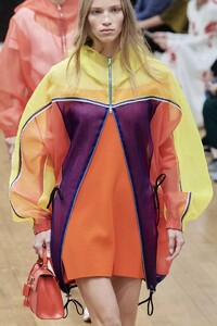 detail-defile-tod039s-printemps-ete-2022-milan-detail-170.thumb.jpg.02924e5e4ed32346caaa5af5c2eafd14.jpg