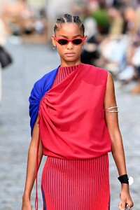 detail-defile-tory-burch-printemps-ete-2022-new-york-detail-9.thumb.jpg.b389916235e382accb61276cde91a946.jpg
