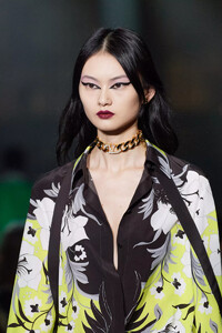 detail-defile-valentino-printemps-ete-2022-paris-detail-132.thumb.jpg.99d2d86999b2f5d67ca4319d4cedefa6.jpg