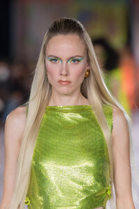 detail-defile-versace-printemps-ete-2022-milan-detail-114.thumb.jpg.629e13d63a7524ad1c11d97f4451538f.jpg