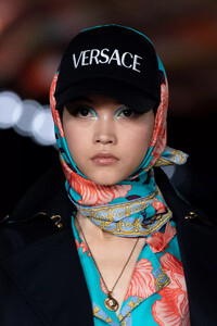 detail-defile-versace-printemps-ete-2022-milan-detail-237.thumb.jpg.c544e7368e3424defce09d4caf00bdd7.jpg