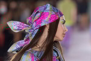 detail-defile-versace-printemps-ete-2022-milan-detail-57.thumb.jpg.5b2dc1177fe56a8d2c571ec87ca69378.jpg