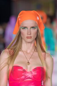 detail-defile-versace-printemps-ete-2022-milan-detail-66.thumb.jpg.dc9f612251cb2a0ed63e1307d44a2dc6.jpg