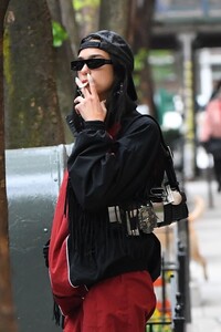 dua-lipa-leaves-her-hotel-in-new-york-04-28-2023-0.jpg