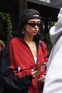 dua-lipa-leaves-her-hotel-in-new-york-04-28-2023-5.jpg