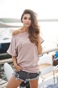 eng_pl_Long-Tshirt-Powder-Pink-with-Sheila-Girl-Embroidery-743_3.jpg