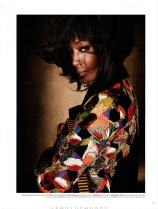 fashion_scans_remastered-naomi_campbell-w-july_2012-scanned_by_vampirehorde-hq-2.thumb.jpg.31b2b719dfeb771372c7421d2a9c38db.jpg