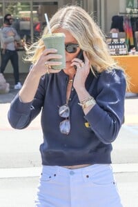 gwyneth-paltrow-out-for-a-fresh-smoothie-in-malibu-04-07-2023-2.jpg