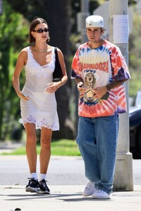 hailey-and-justin-bieber-out-and-about-in-west-hollywood-04-23-2023-1.jpg