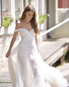 hilashalom_bridal_296324309_1056058801692547_3558292041394480745_n.jpg
