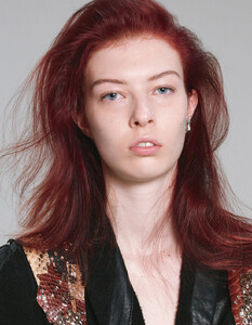 interview-03-2018_by_david-sims_(3).thumb.jpg.c8af3e9aef6f0840e6566bdc201f7d2d.jpg