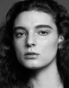 interview-03-2018_by_david-sims_(7).thumb.jpg.efc4357e1312fb671c7122af5c078d71.jpg